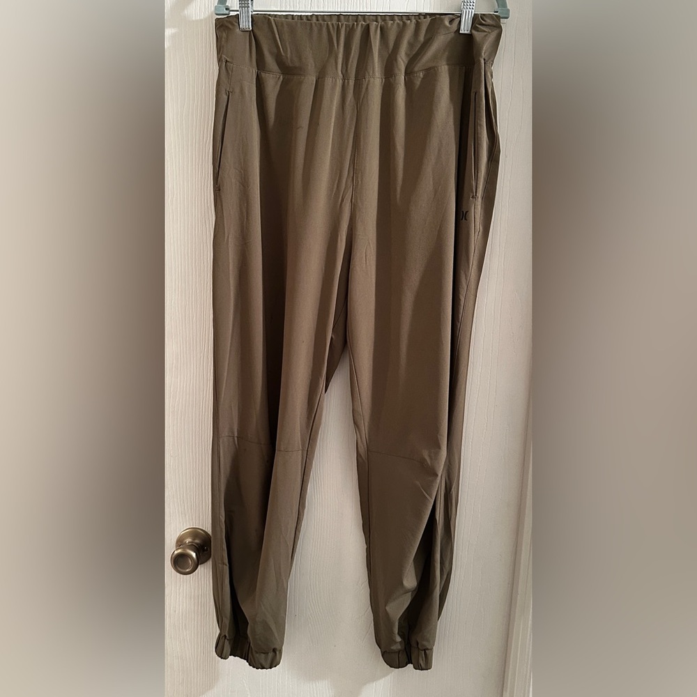 Hurley stretchy olive green pants with pockets. Icon Aquas joggers- women’s XL